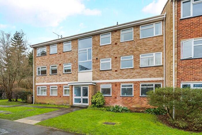 2 Bedroom Apartment To Rent In Jordans Close, Guildford, GU1