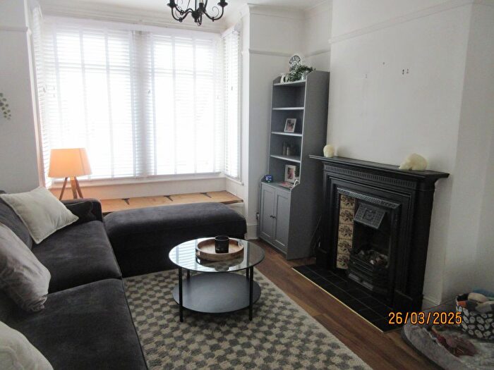 3 Bedroom End Of Terrace House To Rent In Selwyn Avenue, Chingford, E4