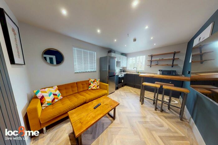 3 Bedroom Flat To Rent In Carlyle Road, Birmingham, B16