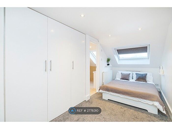 Studio To Rent In Homesdale Road, Bromley, BR1