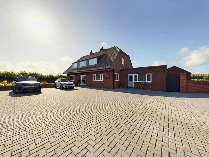 4 Bedroom Detached House For Sale In Stable Croft Marsh Lane, Keyingham HU12