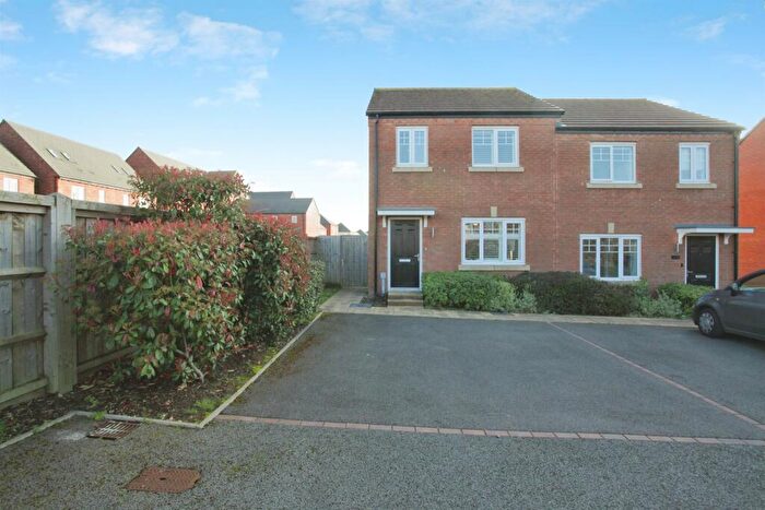 3 Bedroom Semi-Detached House For Sale In Howden Close, Houlton, Rugby, CV23