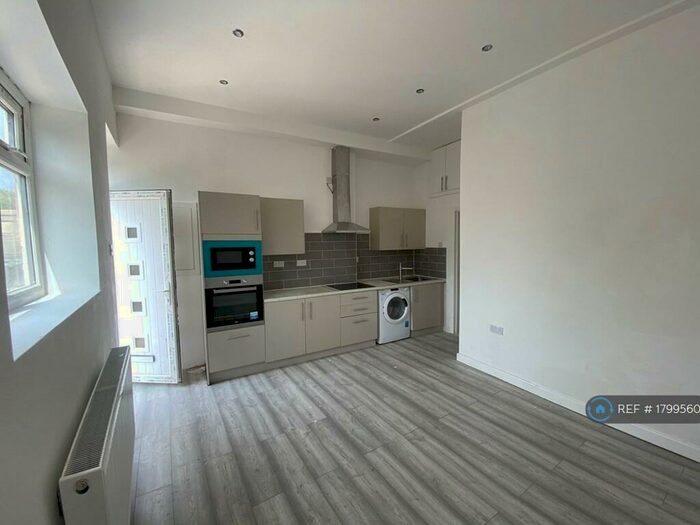 1 Bedroom Flat To Rent In Lower Broughton Road, Salford, M7