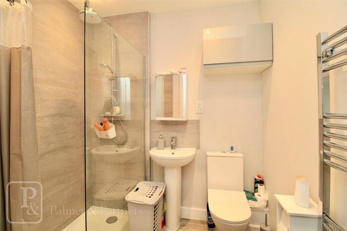 1 Bedroom Bungalow For Sale In Luff Way, Walton On The Naze, Essex, CO14