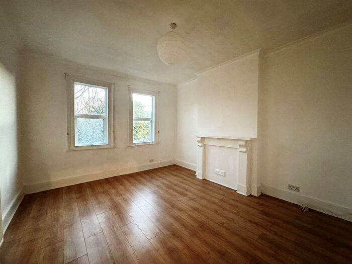 Studio To Rent In Uxbridge Road, London, W3