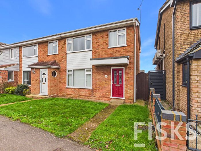 3 Bedroom End Of Terrace House For Sale In Lake View, Canvey Island, SS8