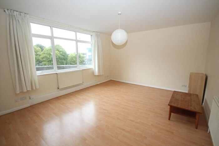 2 Bedroom Flat To Rent In Eltham Road, SE12