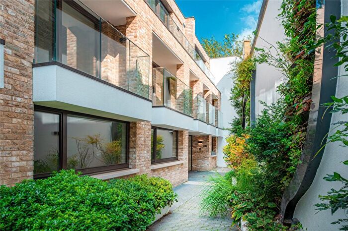 3 Bedroom Detached House To Rent In Victoria Mews, Notting Hill, London, W11