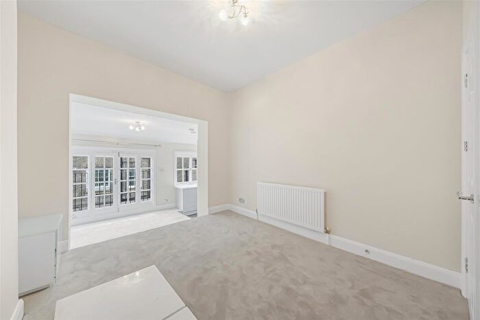 2 Bedroom Flat For Sale In Edgware Road, London, W2