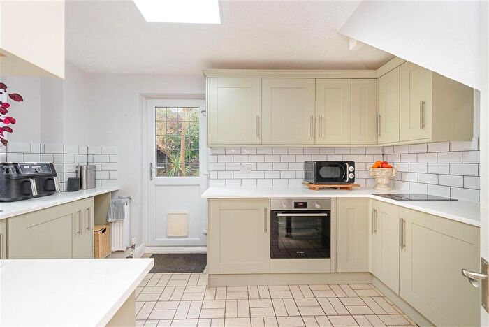 3 Bedroom Detached House For Sale In The Sandpipers, Gravesend, Kent, DA12