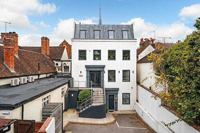 2 Bedroom Apartment For Sale In Heritage Gate, High Street, Hemel Hempstead, Hertfordshire, HP1