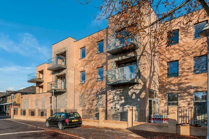 3 Bedroom Flat To Rent In London Road, Kingston Upon Thames, KT2