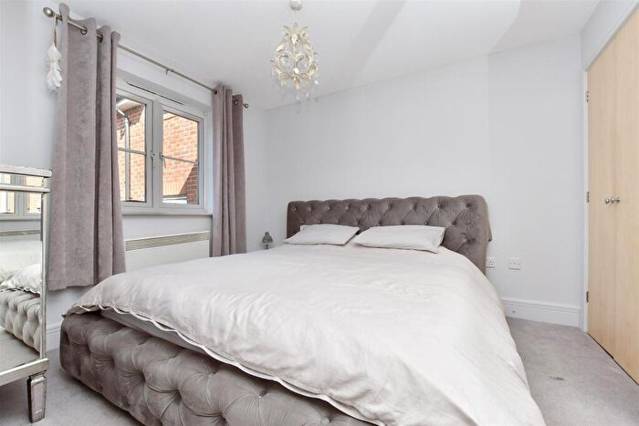 2 Bedroom Apartment For Sale In Lind Road, Sutton, Surrey, SM1