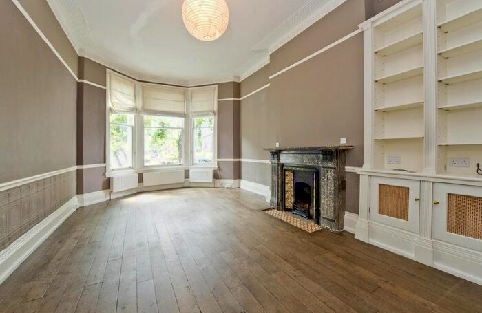 3 Bedroom Flat To Rent In Sinclair Road, Brook Green, W14