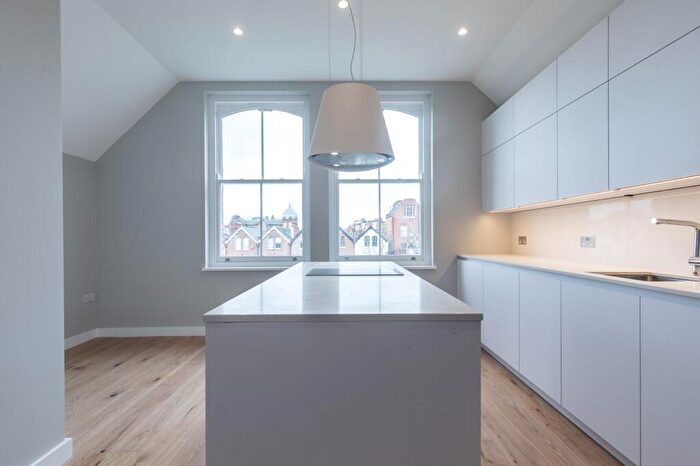 Flat To Rent In Greencroft Gardens, NW6