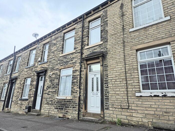 2 Bedroom House To Rent In Spring Hall Place, Halifax, HX1