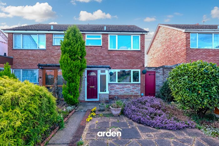 3 Bedroom Semi Detached House For Sale In Stourbridge Road, Bromsgrove, B61