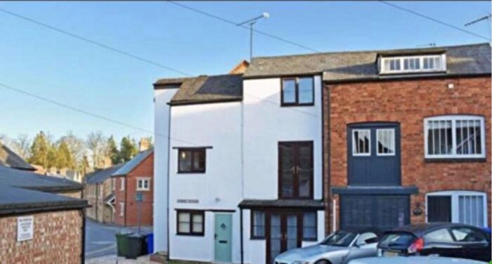 2 Bedroom Cottage To Rent In Moat Lane, Towcester, NN12