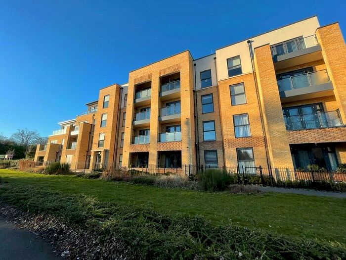 1 Bedroom Apartment To Rent In Sterling Square, Broad Lane, Bracknell, Berkshire, RG12