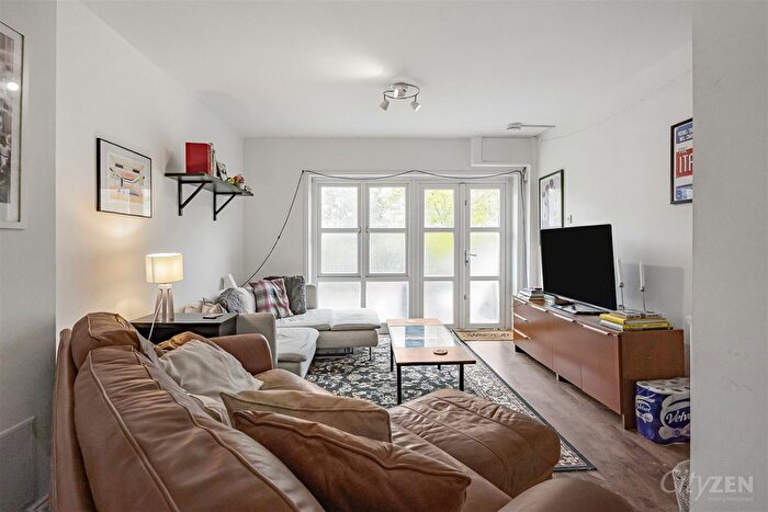 4 Bedroom Property To Rent In Alphabet Square, Bow, E3