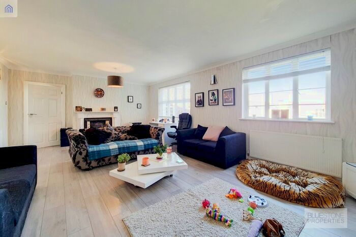 2 Bedroom Flat To Rent In Crown Lane Gardens, Crown Lane, London, SW16