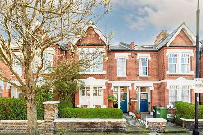 2 Bedroom Maisonette For Sale In Jeddo Road, Shepherd's Bush, W12