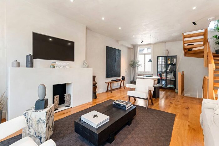 3 Bedroom Terraced House For Sale In Princedale Road, Notting Hill, W11
