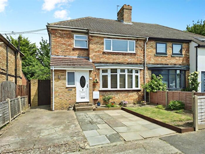 3 Bedroom Semi Detached House For Sale In Warden Road, Rochester, ME1