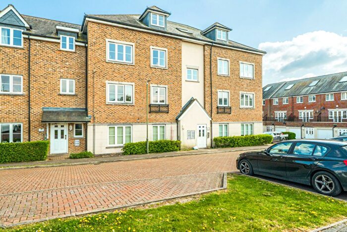 2 Bedroom Flat For Sale In Allington Close, Farnham, GU9
