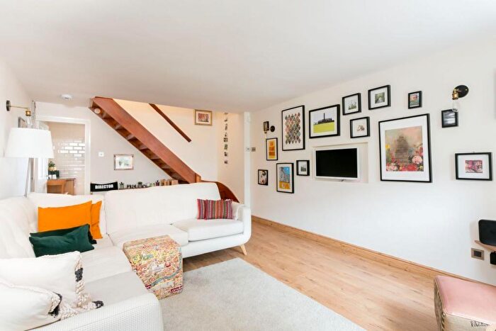 2 Bedroom Semi-Detached House To Rent In Pintail Road, Woodford Green, Redbridge, IG8