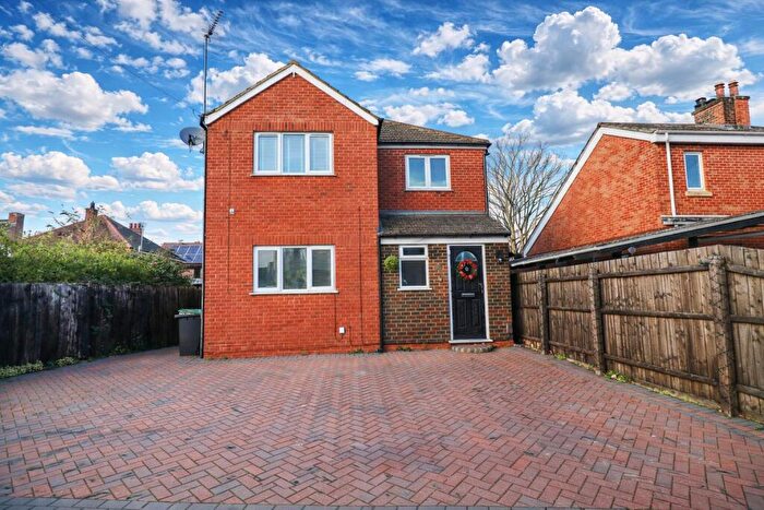 3 Bedroom Detached House For Sale In Nippendale, Rushden, NN10