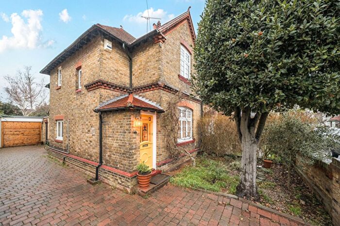 3 Bedroom Semi Detached House For Sale In Lock Road, Richmond, TW10