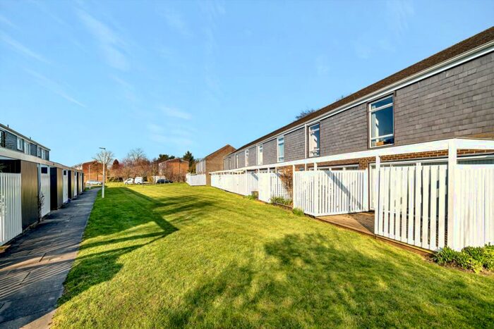 2 Bedroom Terraced House To Rent In Edinburgh Gardens Windsor, SL4