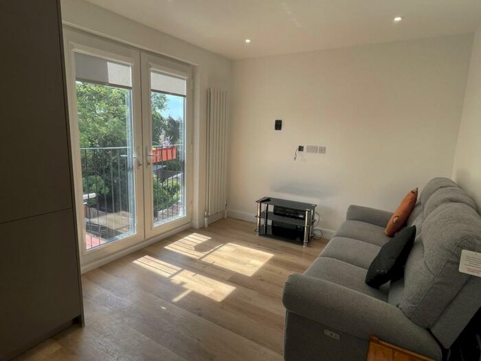 1 Bedroom Flat To Rent In Woodstock Avenue, Golders Green, NW11