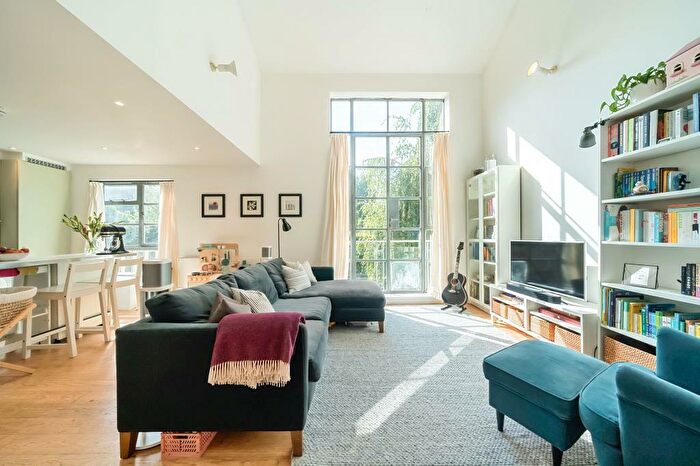 3 Bedroom Cottage To Rent In Aberdeen Road, Islington, N5