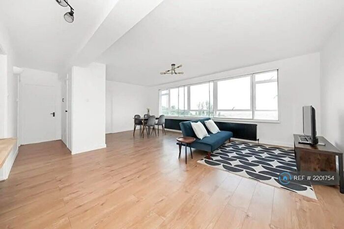 2 Bedroom Flat To Rent In Frobisher Court, London, SE23