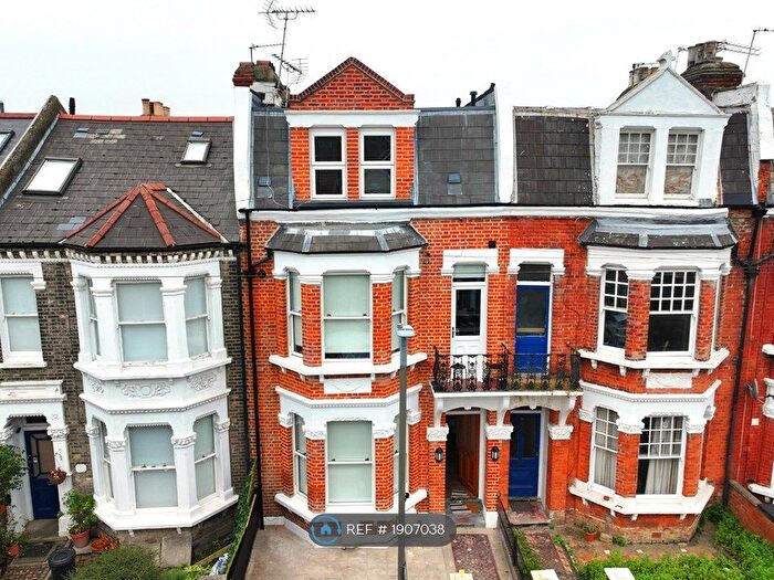 3 Bedroom Flat To Rent In Norroy Road, London, SW15