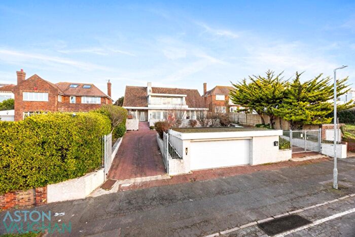 4 Bedroom Detached House For Sale In The Cliff, Brighton, BN2