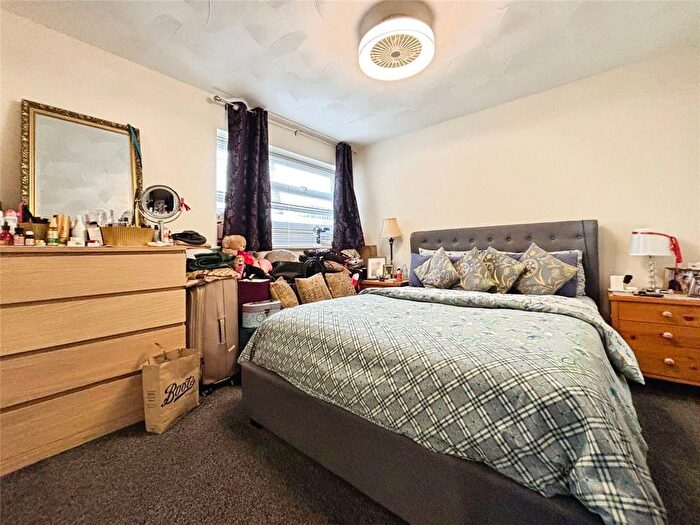 2 Bedroom Maisonette For Sale In Little Heath Road, Tilehurst, Reading, RG31 - Photo 3