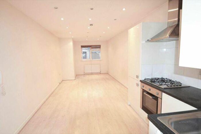 Flat To Rent In Finchley Road, Temple Fortune, NW11