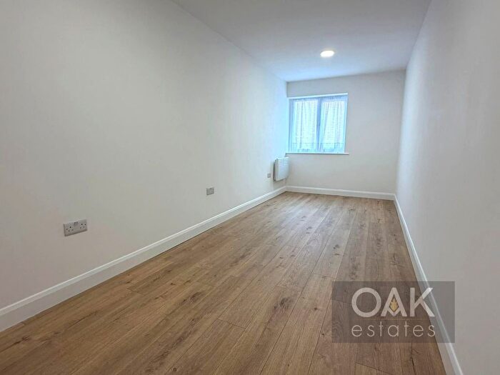 2 Bedroom Maisonette To Rent In Crossbrook Street, Cheshunt, Waltham Cross, EN8