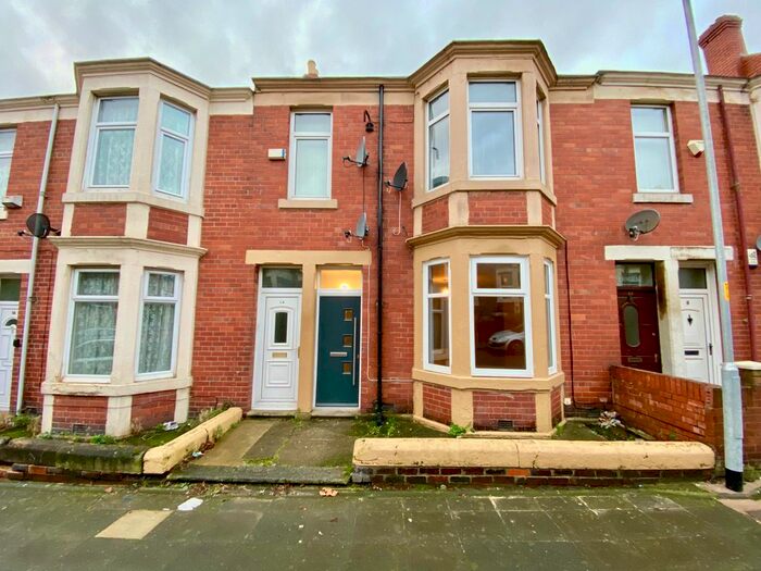 2 Bedroom Flat To Rent In Fern Dene Road, Gateshead, Tyne &amp; Wear NE8