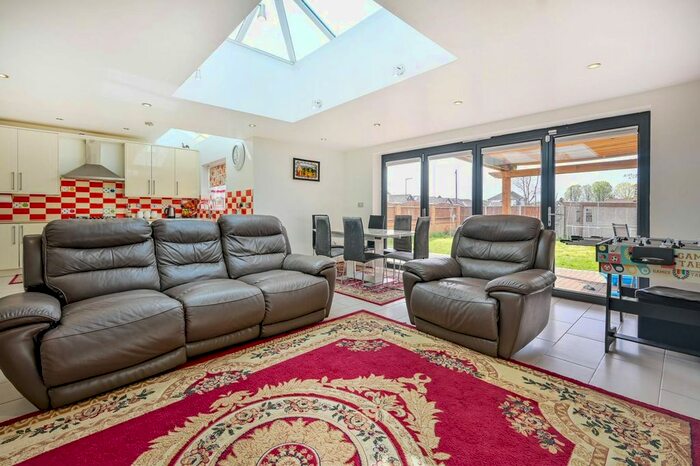 5 Bedroom Semi-Detached House To Rent In Kingston Road, Worcester Park, Epsom, KT19