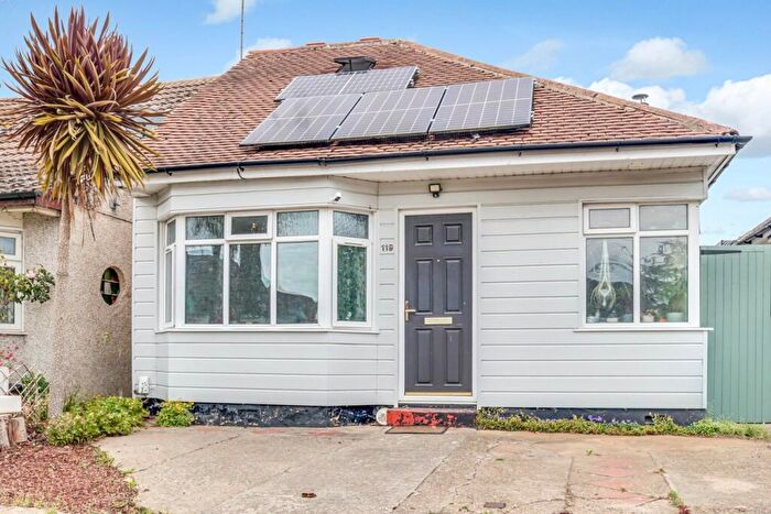 2 Bedroom Detached Bungalow For Sale In North Crescent, Southend-on-Sea, SS2