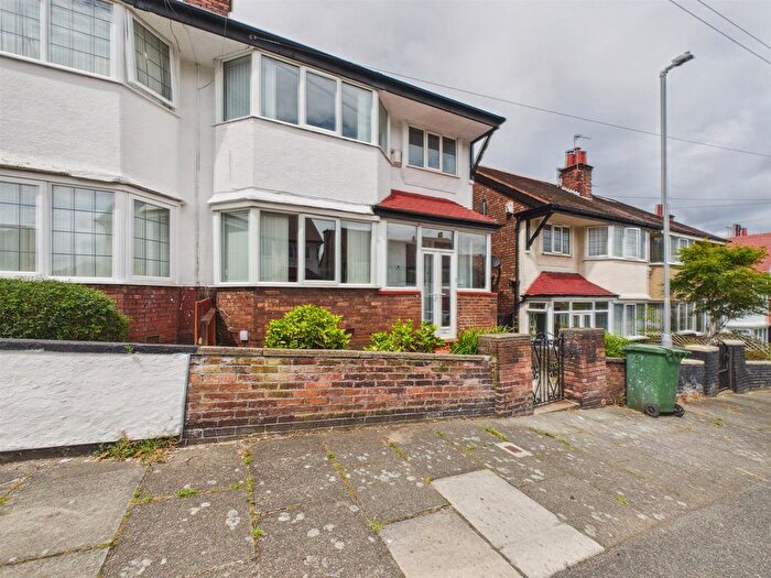4 Bedroom Semi-Detached House To Rent In Berkeley Drive, Wallasey, CH45
