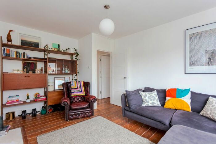 2 Bedroom Flat To Rent In Ml - Burnham Street, London, E2