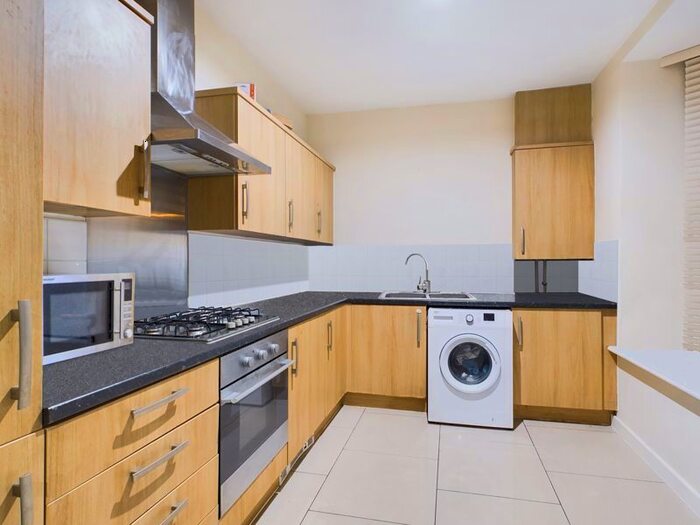 2 Bedroom Flat To Rent In Lyon Court, High Street, Rochester, ME1