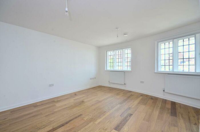 2 Bedroom Flat To Rent In Enfield Town, Enfield Town, Enfield, EN2