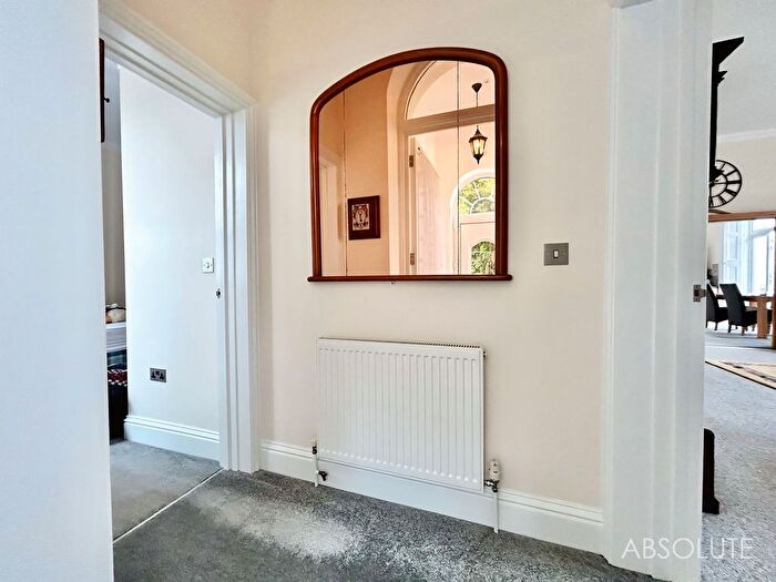 2 Bedroom Flat To Rent In Babbacombe Road, The Hollies, TQ1