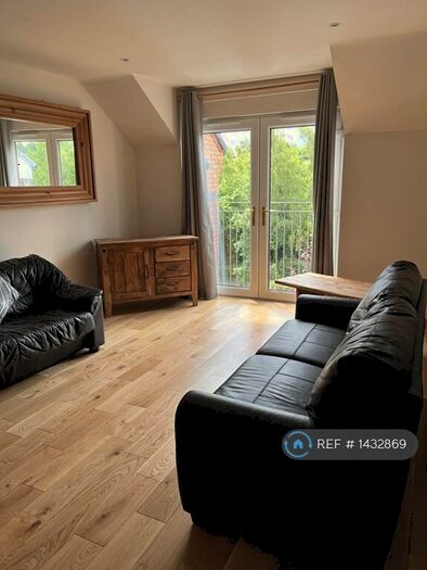 2 Bedroom Flat To Rent In Minnowburn Mews, Belfast, BT8